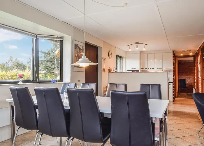 Semesterbostad Hybenvej Iii